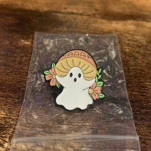 NIP GHOST WITH MUSHROOM PIN